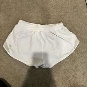 Lululemon Hotty Hot LR Short 2” Lined